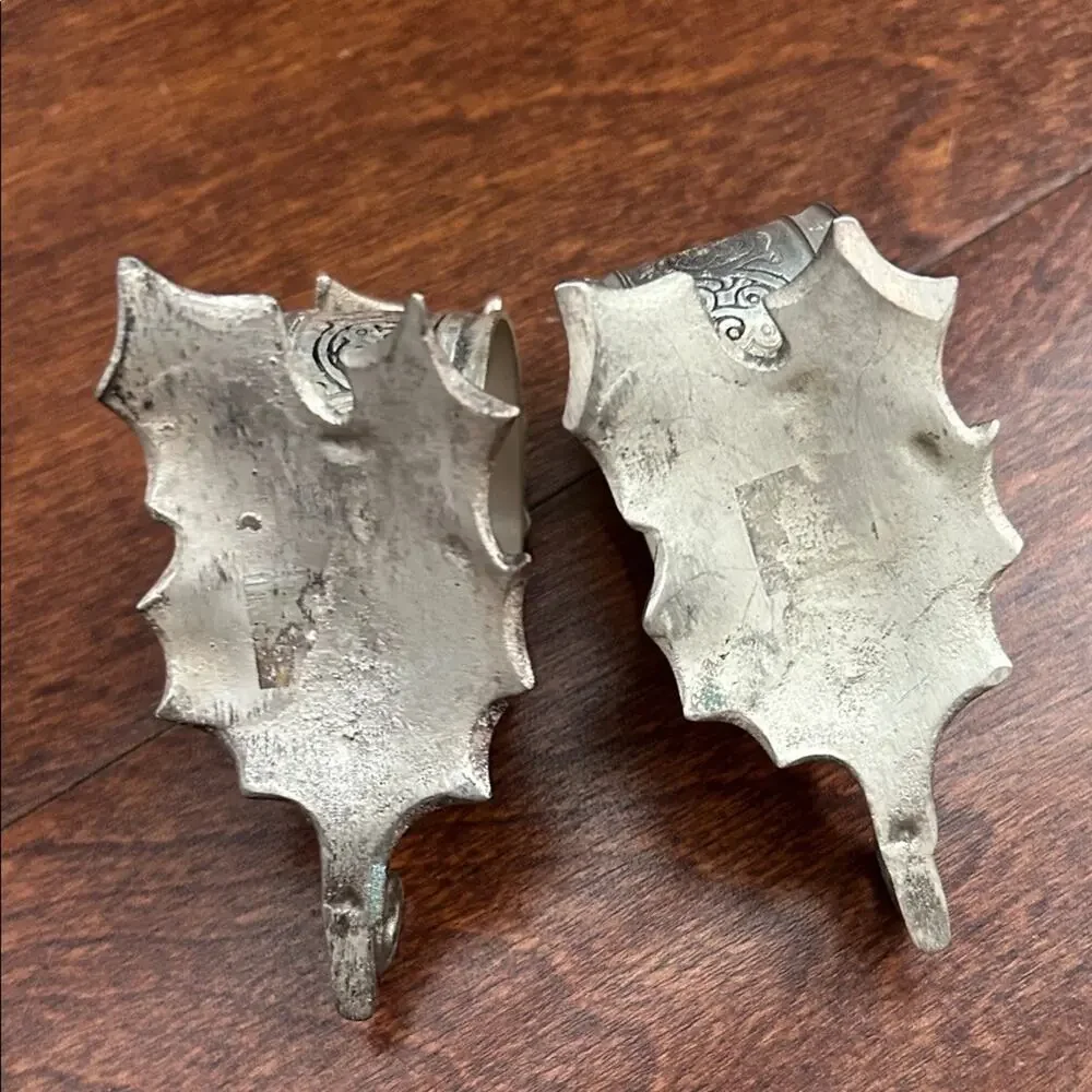 Vintage holly leaf